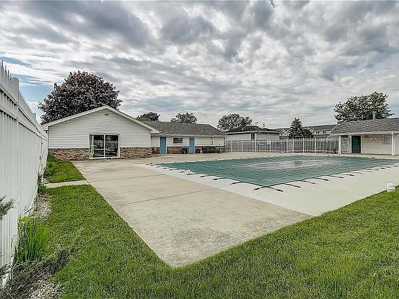 5th image of 10096 W Whitnall Edge Dr Unit E