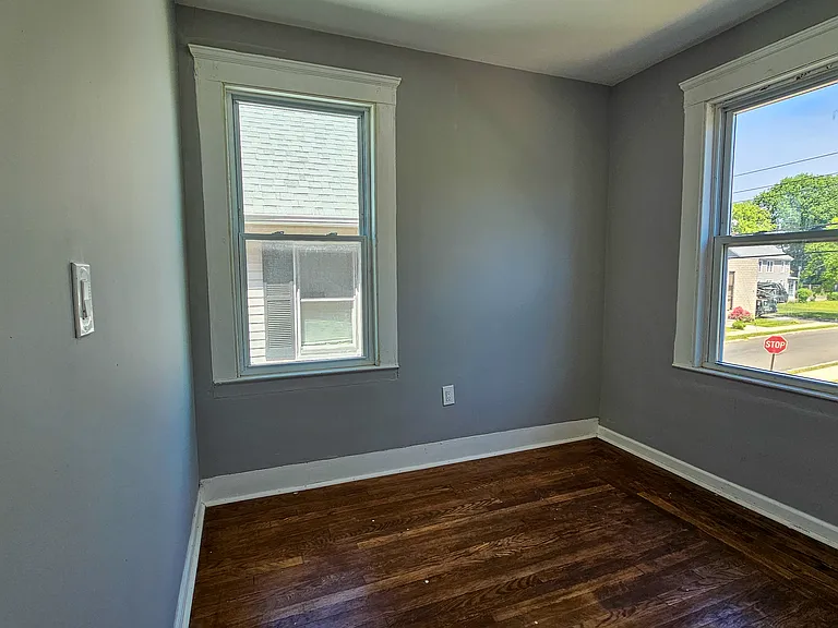 48 Daisy St #2B — Photo 3