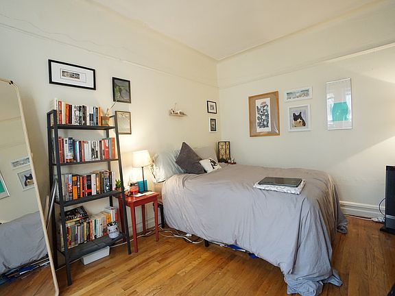 4th image of 370 Bedford Ave APT 5