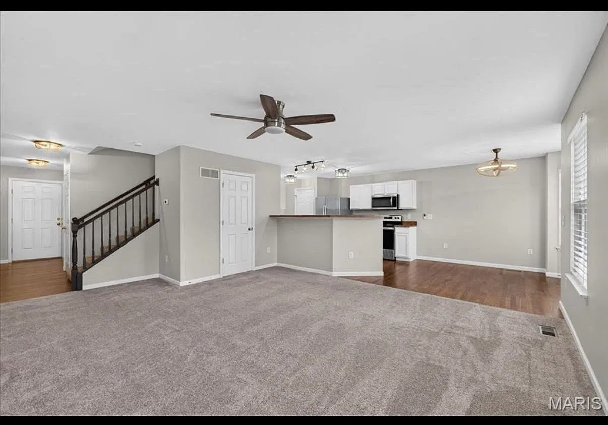 3 bed, 2.5 bath, 1719 sqft, $2,500 — Photo 4