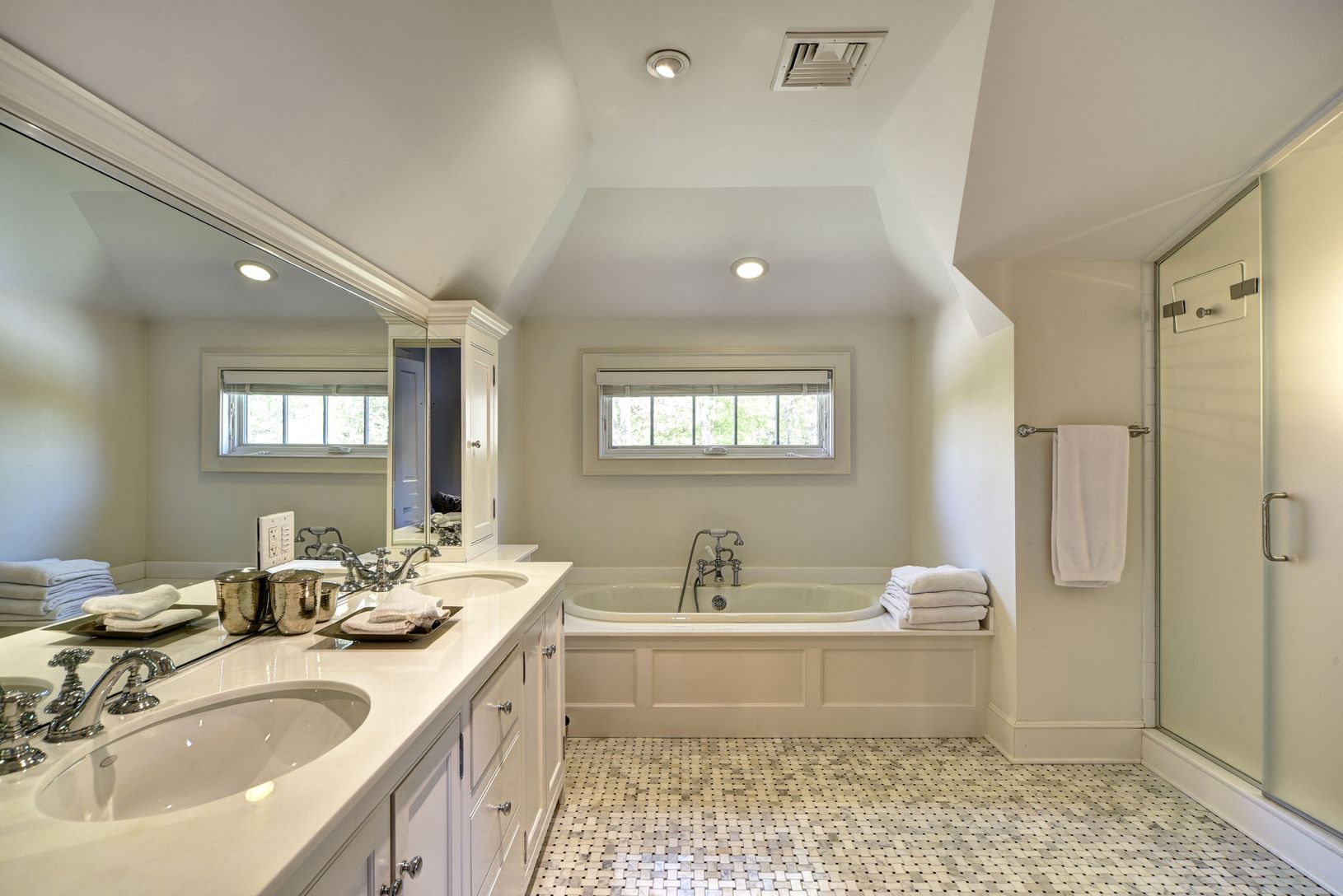  Master Bath With Oversized Steam Shower