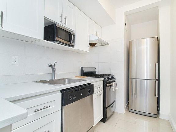 2nd image of 205 E 78th St APT 2