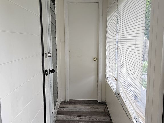 2nd image of 2186 Woodmere Rd