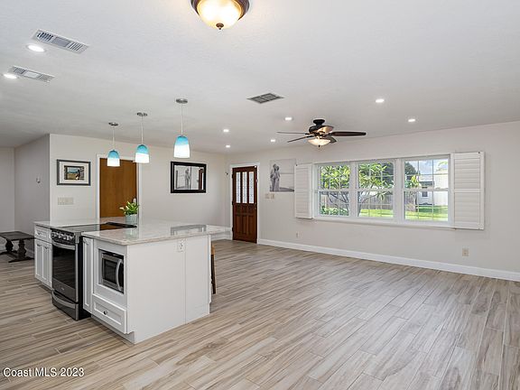 3rd image of 2842 Watkins Dr