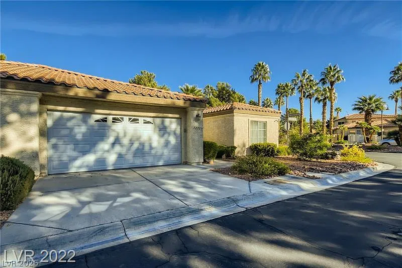 2 bed, 2.0 bath, 1608 sqft, $2,100 — Photo 2
