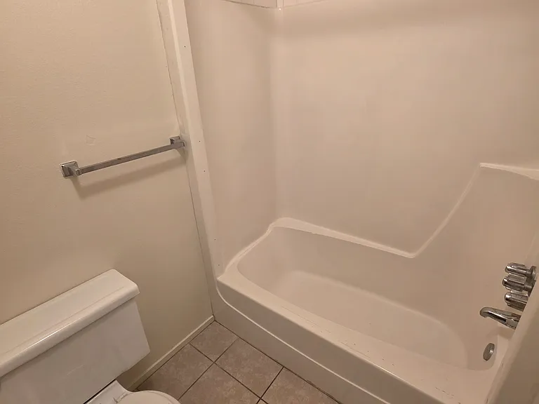 200 W Turner Rd #4 — Photo 13