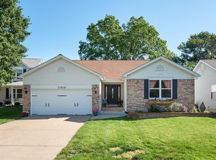 11819 Hollycrest Ct, Maryland Heights, MO