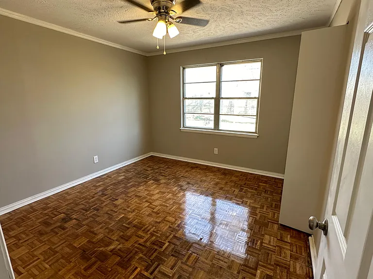 1128 E Aberdeen St — Photo 3