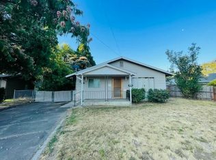 208 W Main St, Rogue River, OR 97537