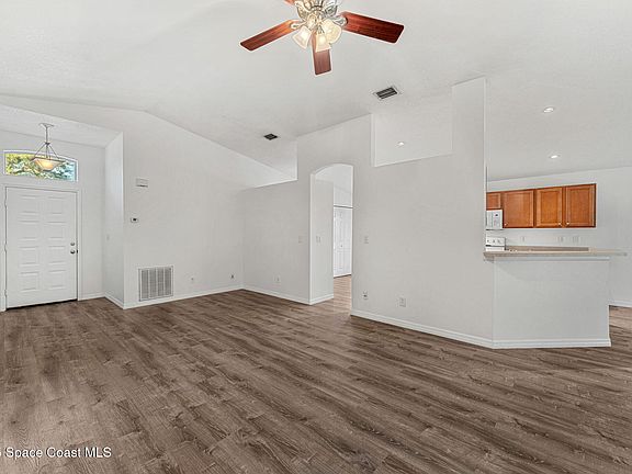 5th image of 2366 Deercroft Dr
