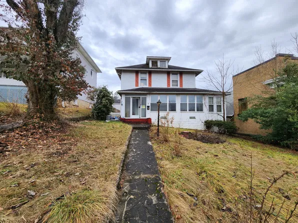 410 Main St, Mount Hope, WV 25880