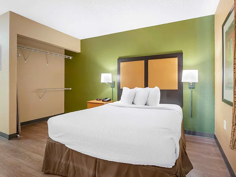Studio Suite - 1 Queen Bed