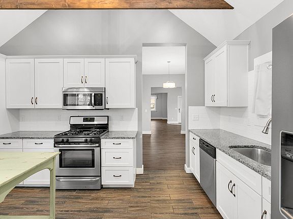 4th image of 221 Harrison St