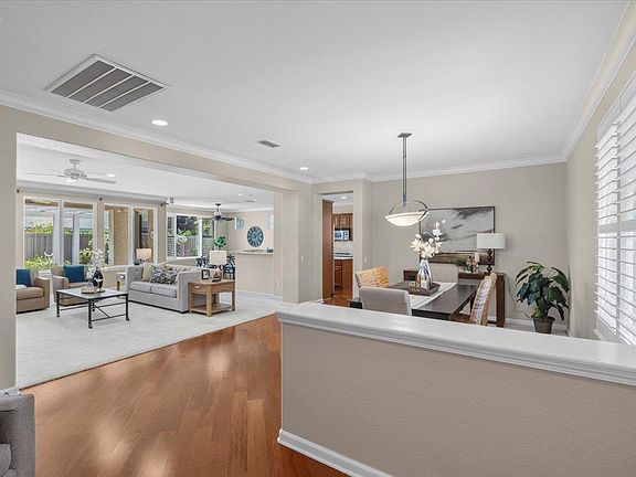 4th image of 632 Orchid Ln