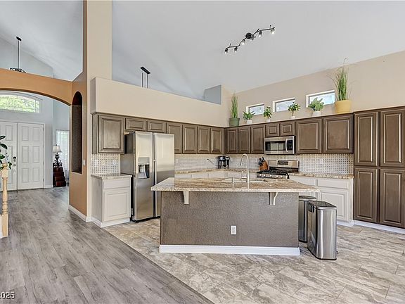 5th image of 1028 Dodger Blue Ave