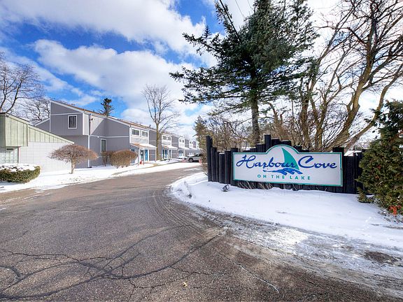 2nd image of 9573 Harbour Cove Ct
