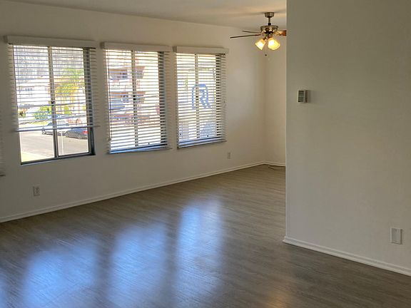 2nd image of 925 S Barrington Ave APT 5