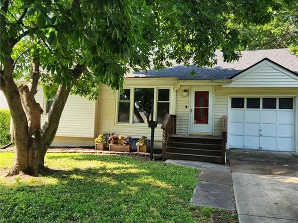 9509 E 68th St, Raytown, MO 64133