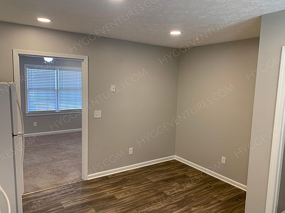 Eat-in kitchen area