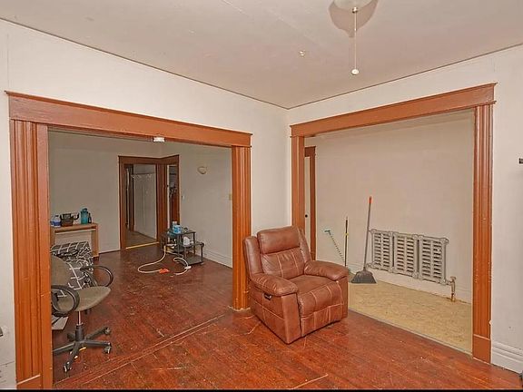 4th image of 147 Western Ave #1