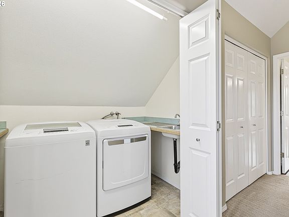 5th image of 13617 NE Glendoveer Ct