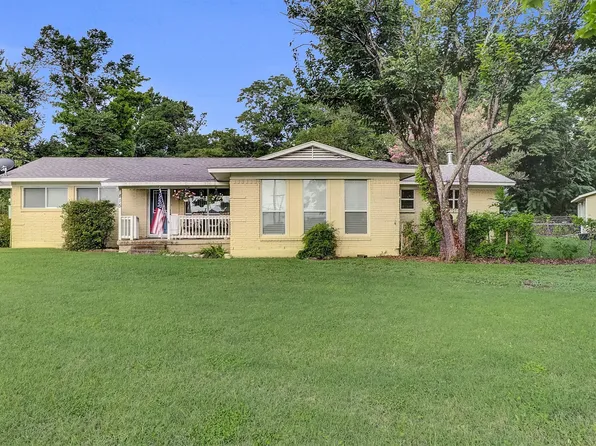 815 N Joe Wilson Rd, Cedar Hill, TX 75104