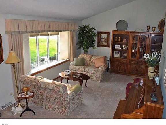 2nd image of 35805 Meadowdale Dr