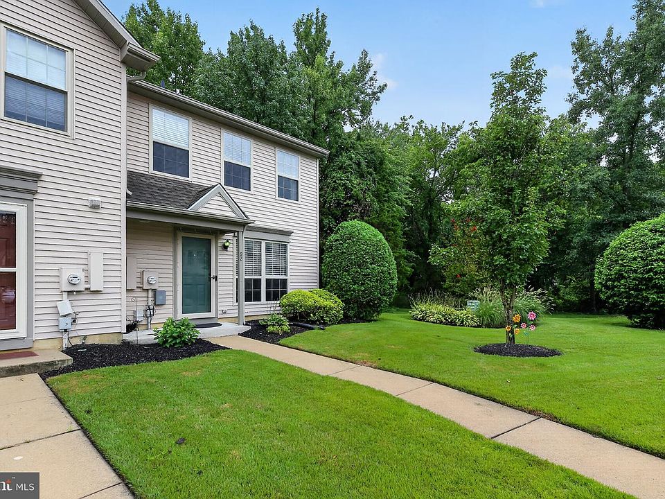 1st image of 92 Forest Ct
