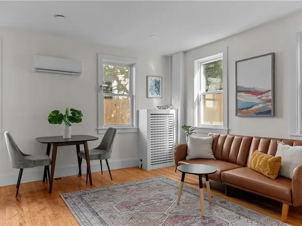 131 Broadway St #2, Newport, RI 02840