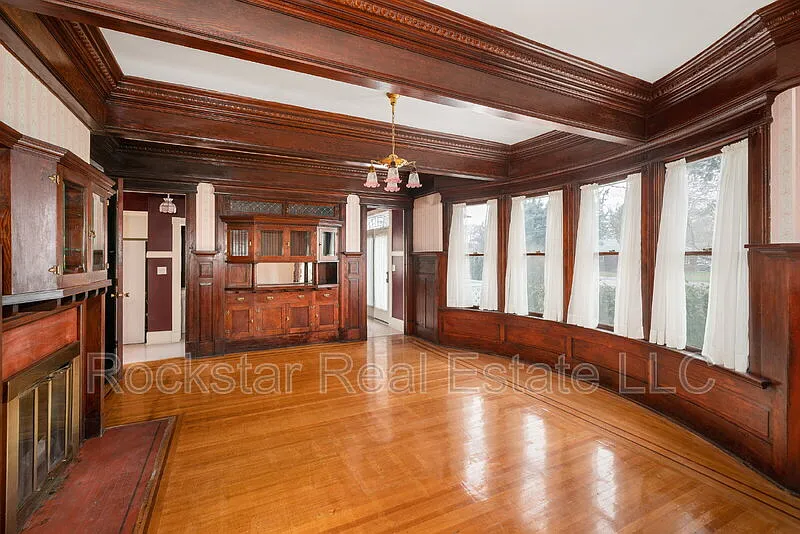 4 bed, 1.5 bath, 3500 sqft, $2,200 — Photo 4