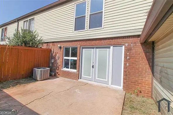 3 bed, 1560 sqft, $1,940 — Photo 2