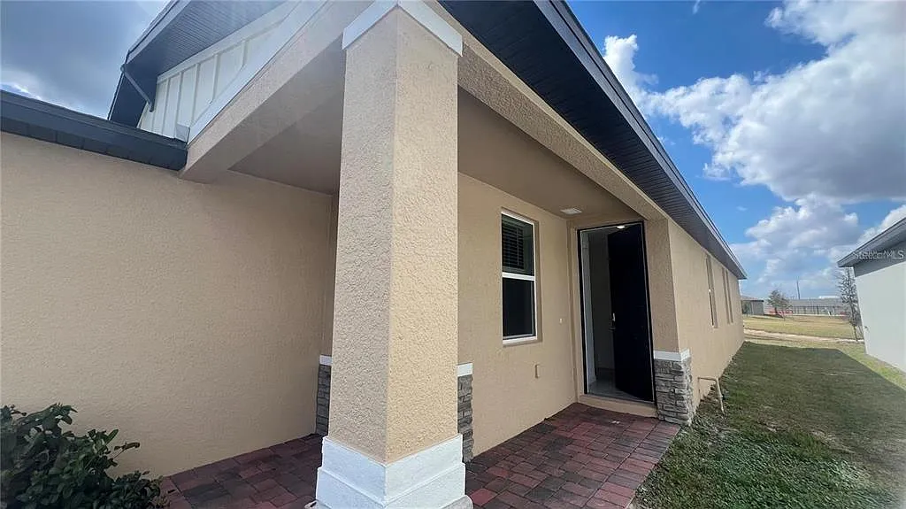 4 bed, 2.0 bath, 1610 sqft, $1,970 — Photo 4