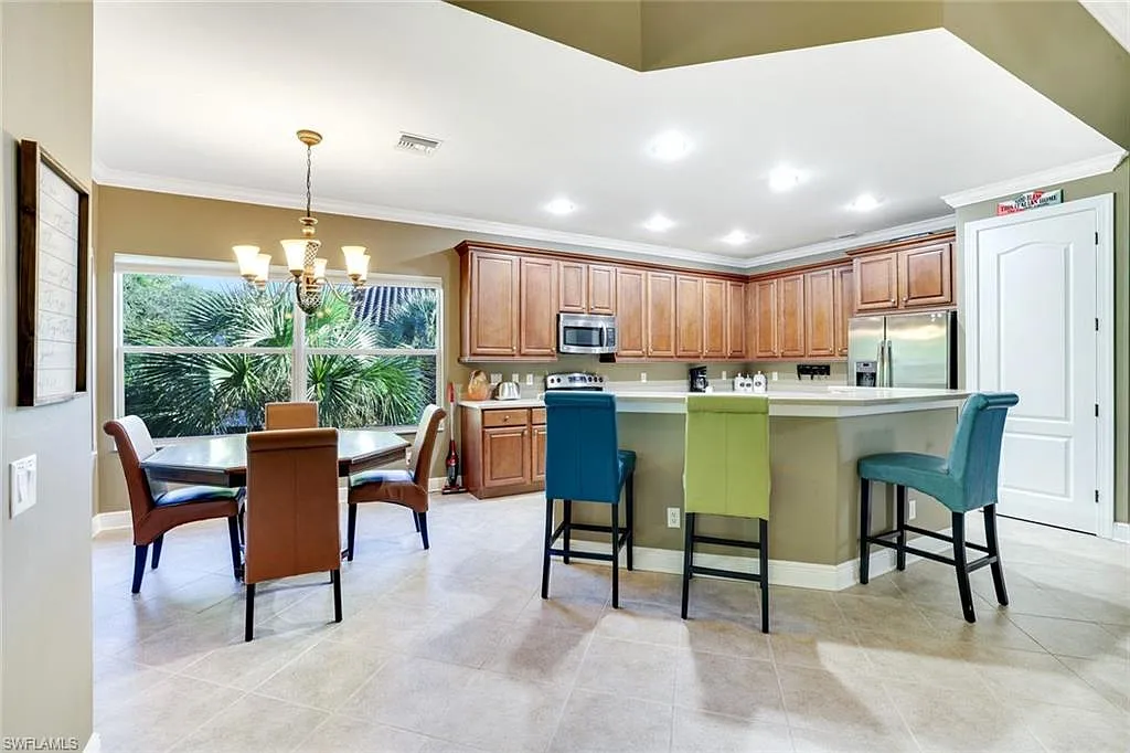 3 bed, 2.5 bath, 2587 sqft, $12,000 — Photo 3