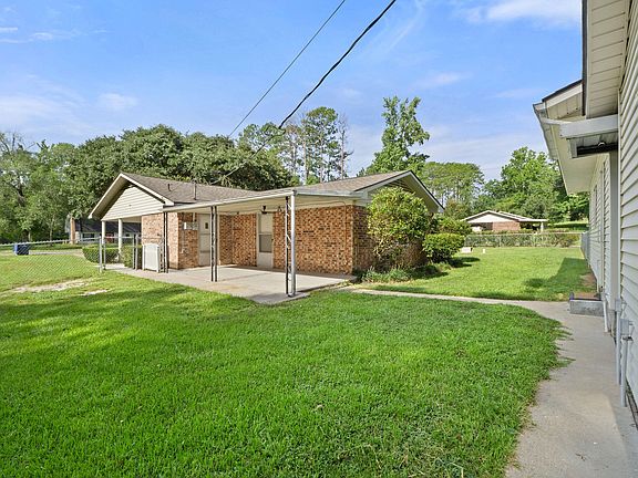 4th image of 179 Country Club Cir