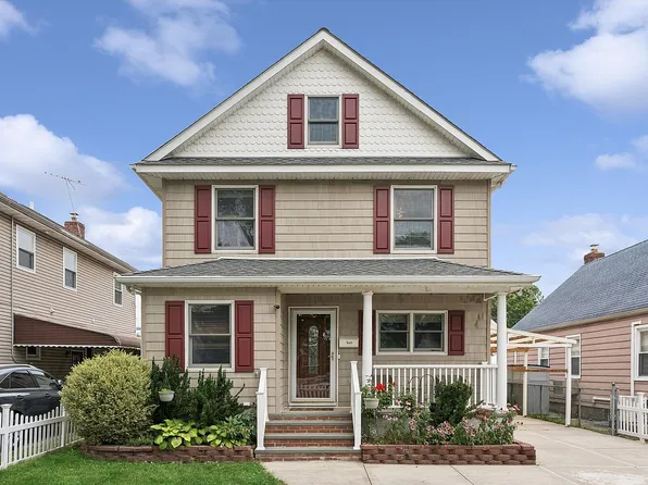 43 265th St, New Hyde Park, NY 11040