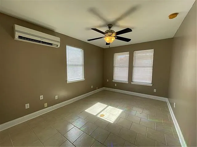 1313 Aviators St — Photo 5