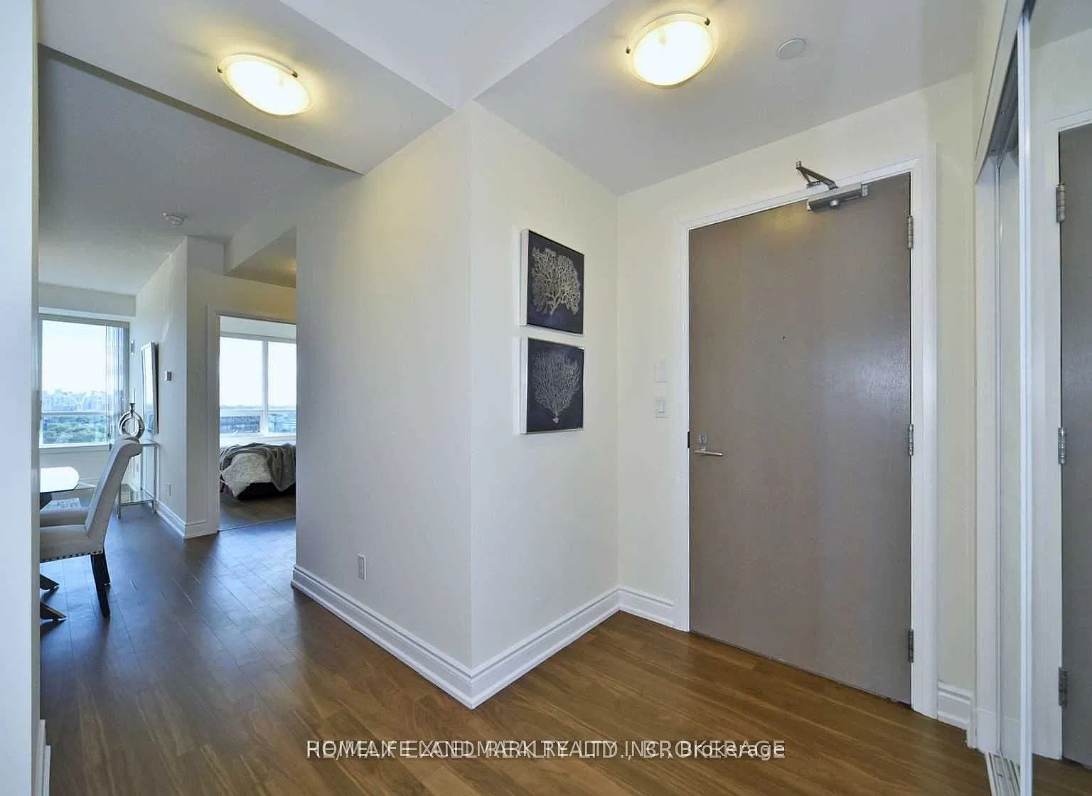 7167 Yonge St — Photo 3