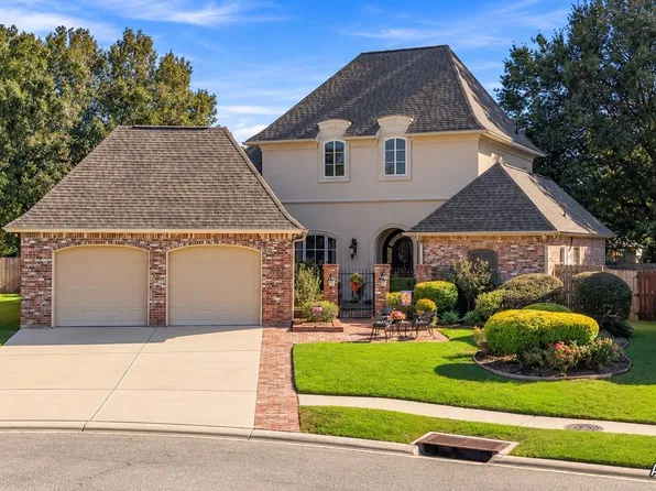 8120 Rosewood Dr, Denham Springs, LA 70726