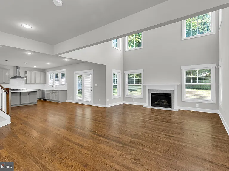 2233 N Underwood St — Photo 10