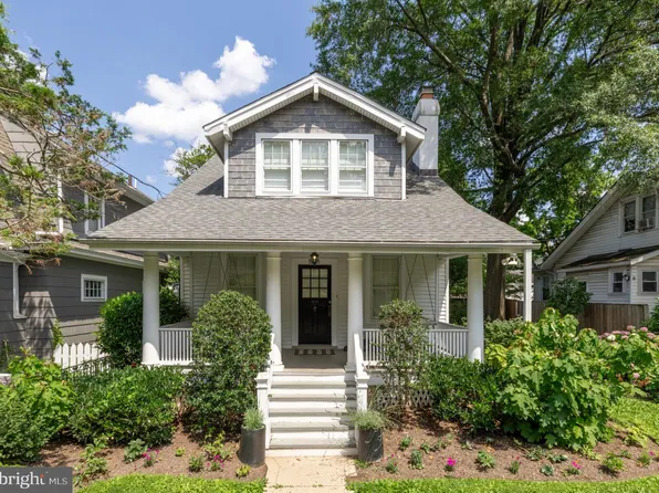 5221 42nd St NW, Washington, DC 20015