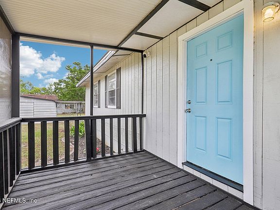 2nd image of 213 JACKSON Avenue N #1