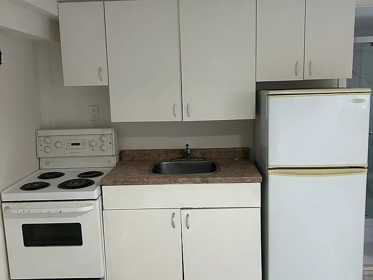 2 Elm Grove Ave #2 — Photo 2