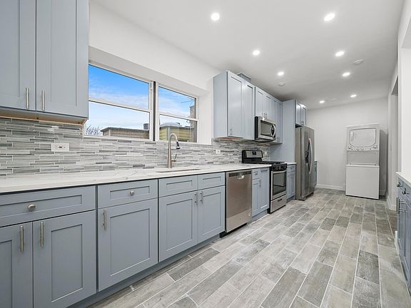 3rd image of 1529 W Thorndale Ave #3