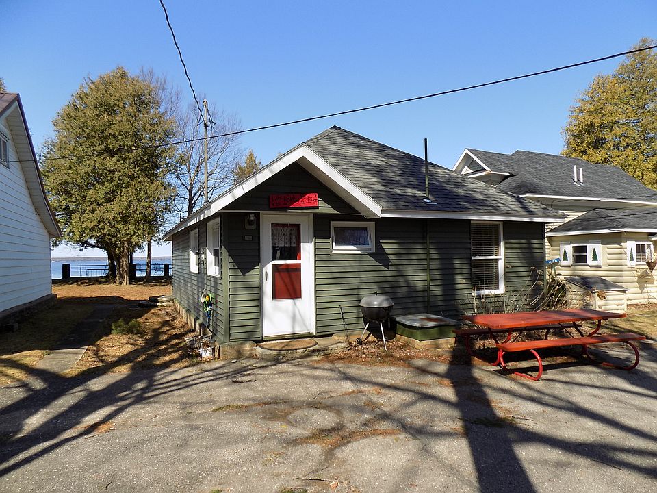 1st image of 1145 Oak St