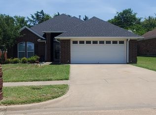 2906 Tenison Dr, Ennis, TX 75119