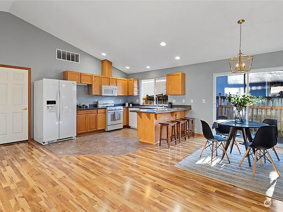 4th image of 1830 111th Drive SE