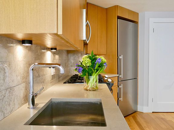 2nd image of 752 W End Ave #2CC