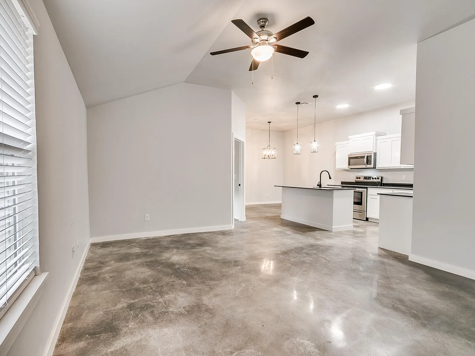 3 bed, 1246 sqft, $1,495 — Photo 2