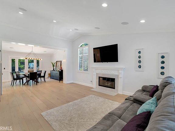 5th image of 869 Admiral Ct