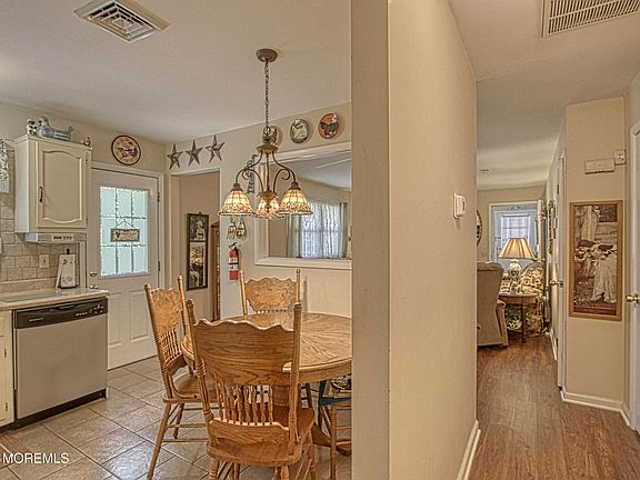 4th image of 13 Hamilton Lane #B